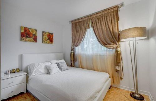 Saint-Hubert Villa | Le 5155 Charmante Villa près du centre-ville MTL