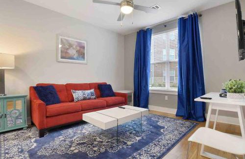 Highlands - Perkins Apartment | Highly Desired Travel CondoComfy King Bed