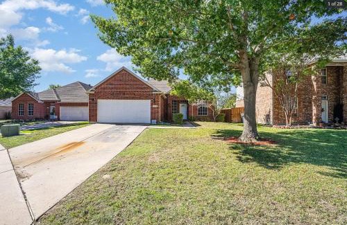 Rowlett House | Re-modeled home in a great area