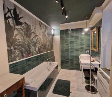 Ecueille House | La Grenouillère