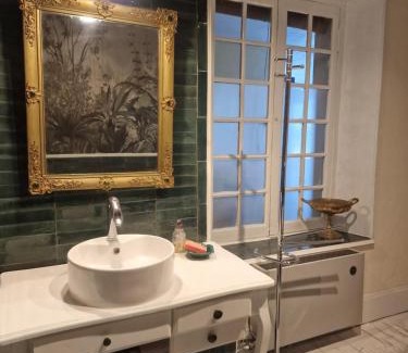 Ecueille House | La Grenouillère