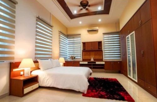 Batu Ferringhi Villa | English Style Villa Karaoke Pool