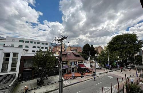 Antiguo Country Apartment | Amplio Apartamento cerca a la Zona T