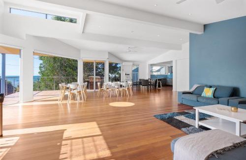 Toowoon Bay House | MODERN BEACH MANSION / 2 MINUTES FROM WATER