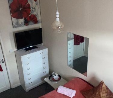 Coventry Apartment | 1km To City