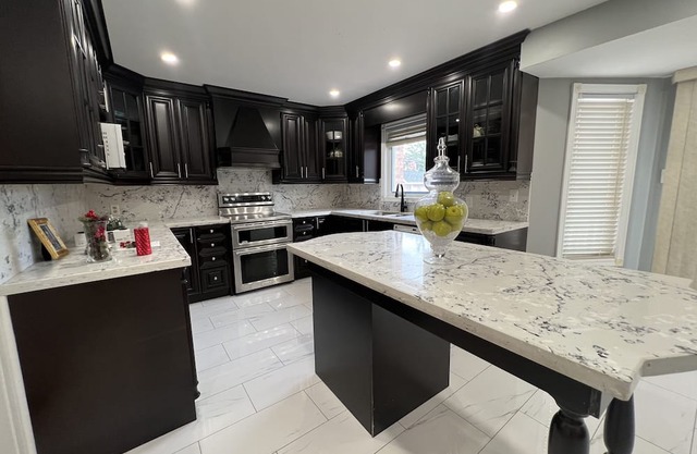 Cozy Upscale Scarborough Home!
