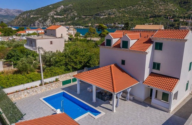Villa Malandra - Four Bedroom Villa, Sleeps 8