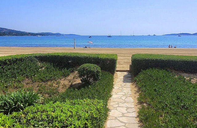 Luminous cozy cocoon with view of the gulf