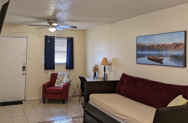 1 BR APT w/Kitchen, Sleeps Four! Ideal for PCSing In or Out. No extra fees