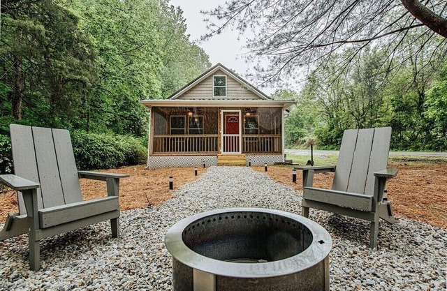 Pine Cottage: Hot Tub and Central to Nelson 151