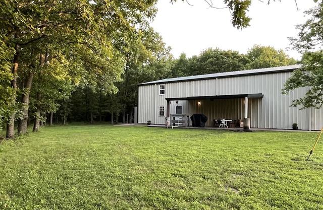 The perfect getaway on 14 acres just minutes from Truman Lake!