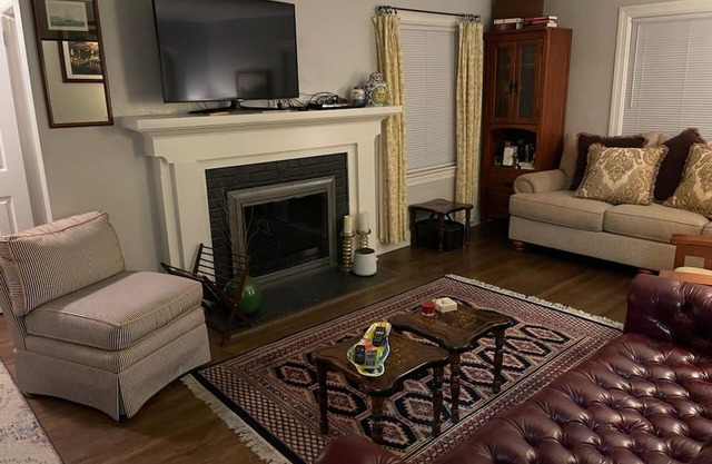 2500 sq ft home 4 blocks from Buckroe Beach, dog friendly