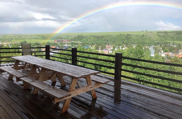 360 views town and ski hill, Hot Tub -Spruce Lodge