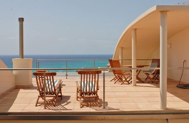 Villa, private pool and fiber optic internet, close to the sea, sheltered courtyard