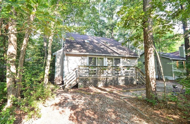 Cozy 3 bedroom 2 bath beach house with private setting! Pool, Trolley, Wifi, Beach Town!