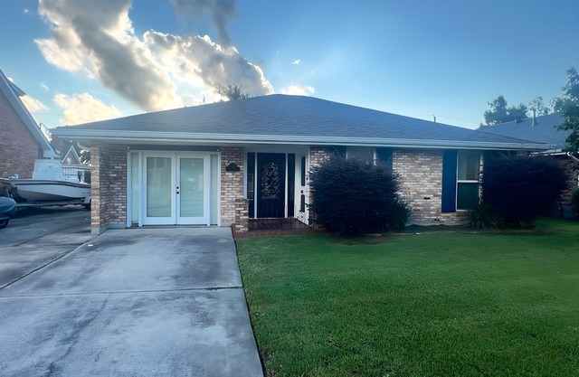 3bd 2bath house in Metairie - 15 minute drive to Superdome and Bourbon Street