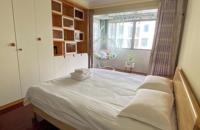 Modern Luxury Apartment near Metro Line 9 Caoyangjing, Smart Features!