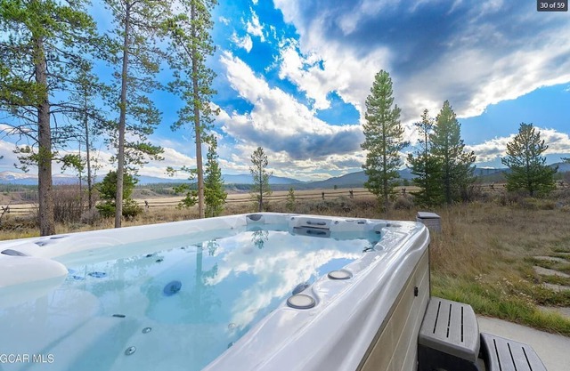 Beautiful 4-bedroom house on 8 acres near Fraser - privacy and amazing views!