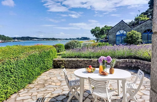 Wonderful private villa for 4 guests with TV, terrace and parking