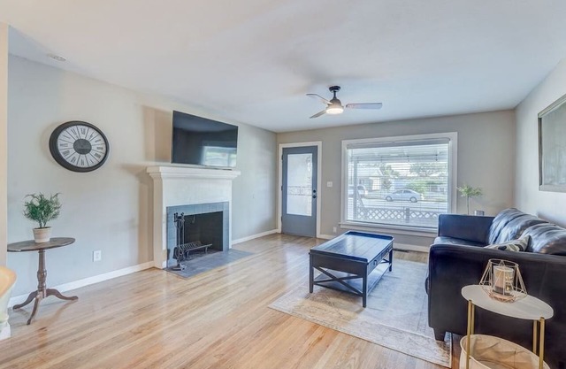 Bright and newly remodeled 3-bedroom home, close to hospital, shopping...