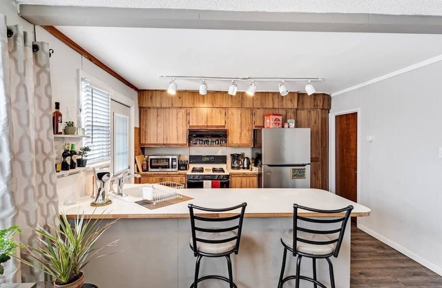 Cozy 2B/1B by Swarthmore w Driveway!