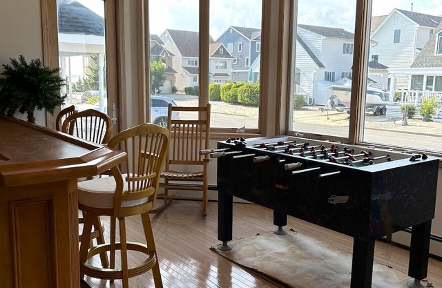 Water Front Spacious 5-bedroom house with WiFi, AC in beautiful Seaside Park