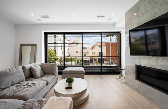 Penmar Modern - Modern Architectural Home in the Heart of Venice