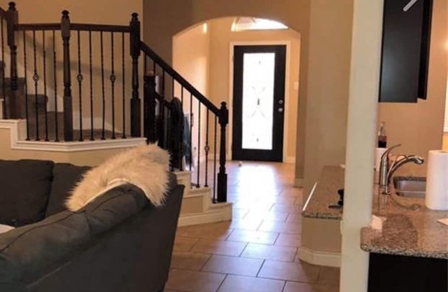 Lovely spacious 4 BR 2.5 Bath house in La Porte
