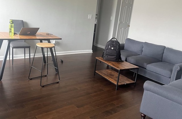 Cozy 4-bedroom house in wonderful Smyrna with WiFi, AC