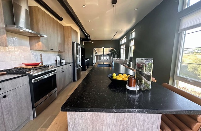 Upscale 2 Bdrm Townhome with Rooftop in Sloans Lake Denver with Mountain Views