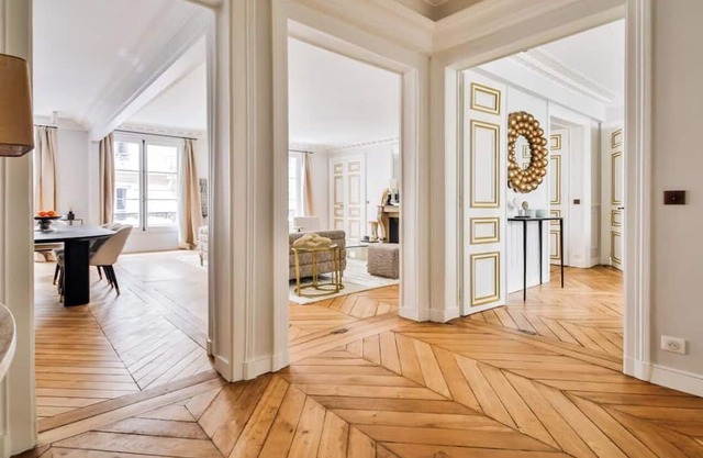 ENJOY THE EPITOME OF PARISIAN LUXURY - WHERE STYLE AND COMFORT BLEND SEAMLESSLY