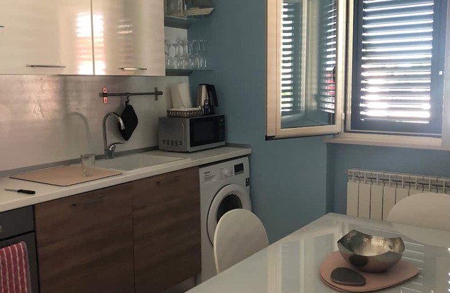 In a tranquil area, 4 km/h to the sea and 10 minutes on foot to the Old Town.