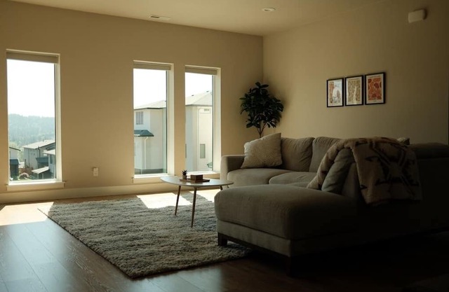Clean and Bright New Build w/ Mountain Views