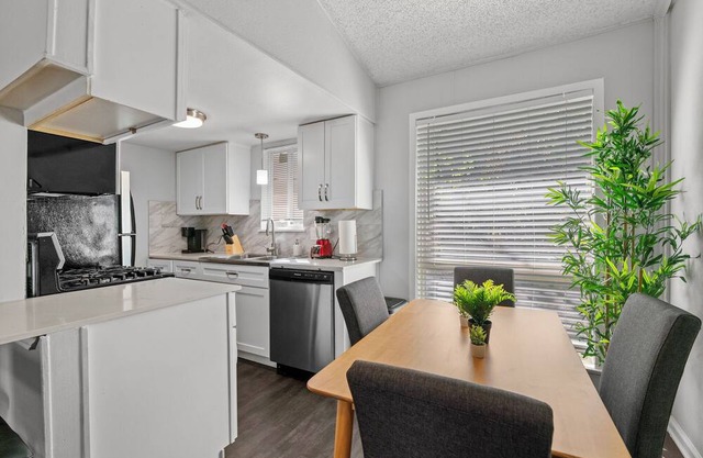Stylish 1BR | Zilker | Evonify 9230