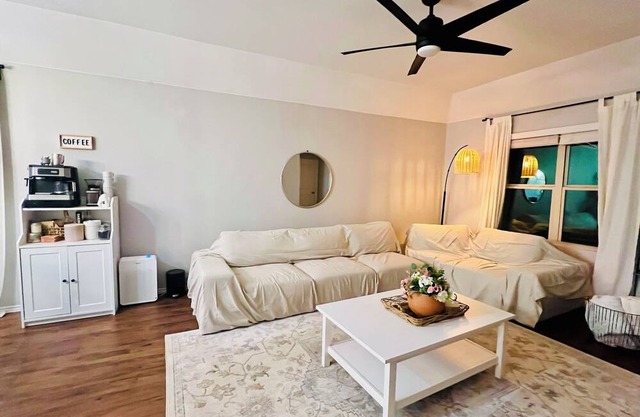 Cozy room by Austin & Pool Access