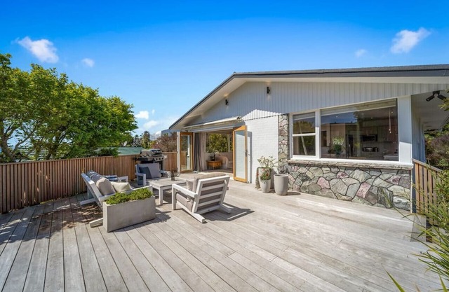 Captivating Castor Bay Retreat