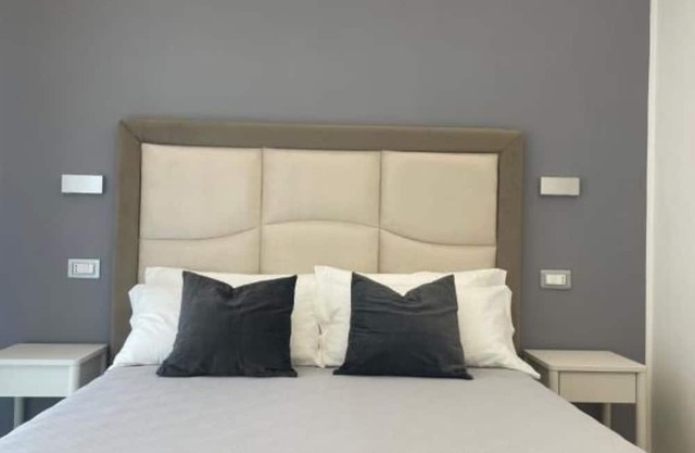 Wow Rome Home - Gray Room