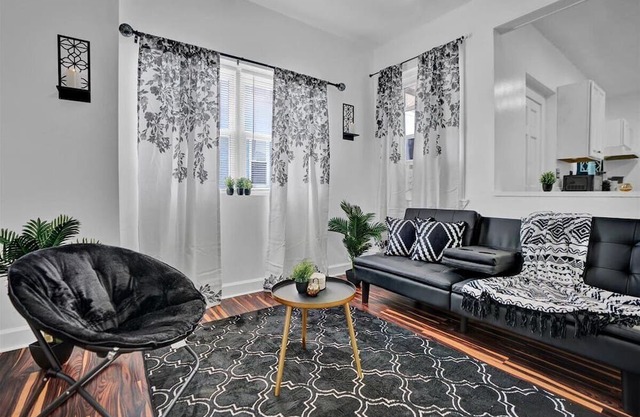 Allentown paradise near ppl center -1 paid parking per booking