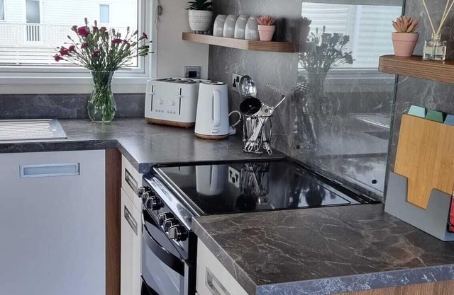 Stunning Seaside Lodge Nr New Forest 2 bed