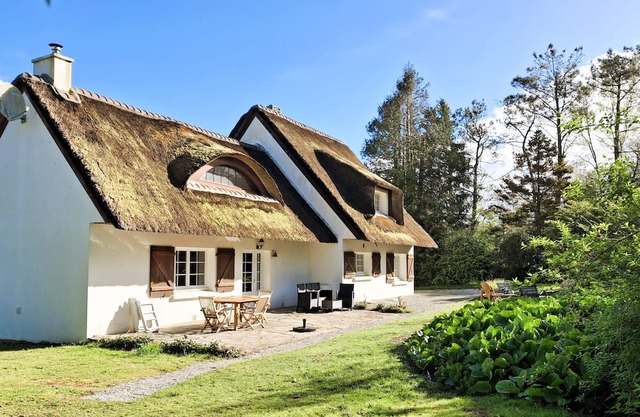 Belle Chaumière Dans les Hauts de Morgat