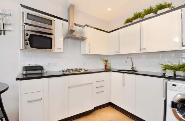 Stunning & Spacious by Spitafields