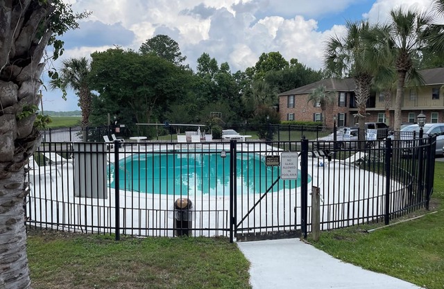 Central Cozy Renovated Hanahan Condo