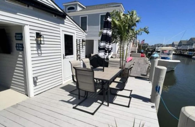 Waterfront Beach Cottage in Lavallette