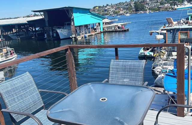 Houseboat on Seattle's Lake Union