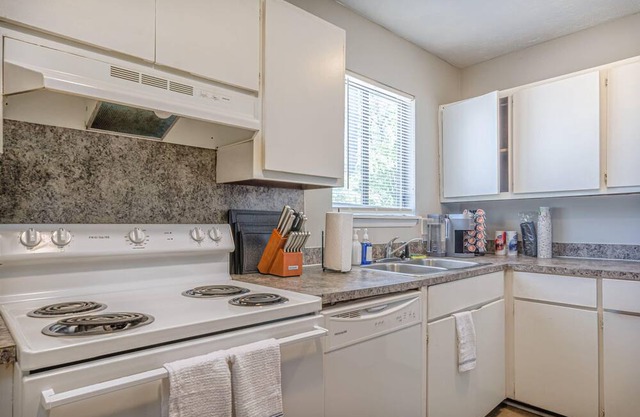 Comfy 2 bedroom Travel Apt