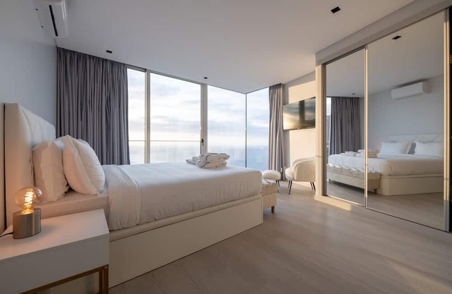 Holiday Home 'Luxury Villa Pérola' with Sea View, Wi-Fi and Air Conditioning