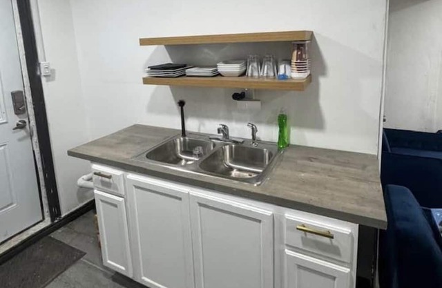 15 Minutes from JFK & LaGuardia Airport. Nice loft Apartment