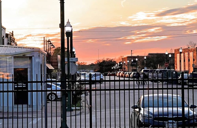 Charm of Conroe: Urban Rustic Retreat; 3BR 2BA Music Depot