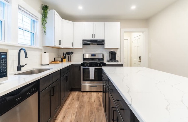 2 Bedroom, 2 Bathroom + Office/den in Montclair! Laundry, Parking, Pets welcome!