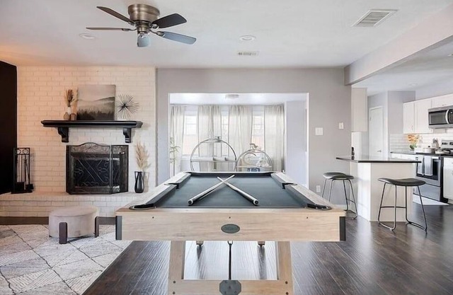 Central Moody Chic 4BR w/ Pool